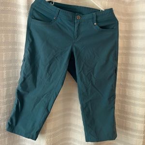Kuhl women’s capri climbing pants size 2 with drawstring to shorten